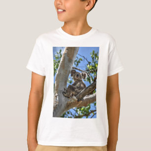 CAMISETA KOALA EN EFECTOS DEL ARTE DE AUSTRALIA DEL ÁRBOL