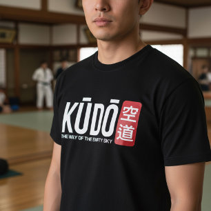 Camiseta Kudo – Emblema minimalista de artes marciales japo