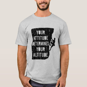 Camiseta La actitud de cita de escalada determina la altitu