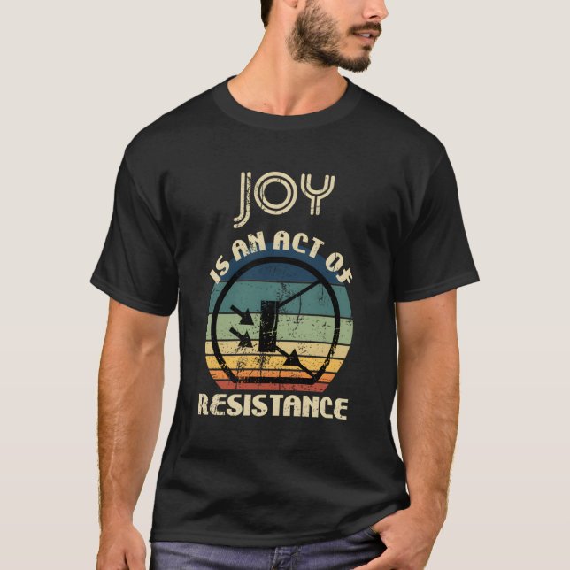 Camiseta La Alegría Es Un Acto De Resistencia (Anverso)