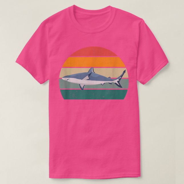 Camiseta La aleta del tiburón mordió mar de peces depredado (Diseño del anverso)