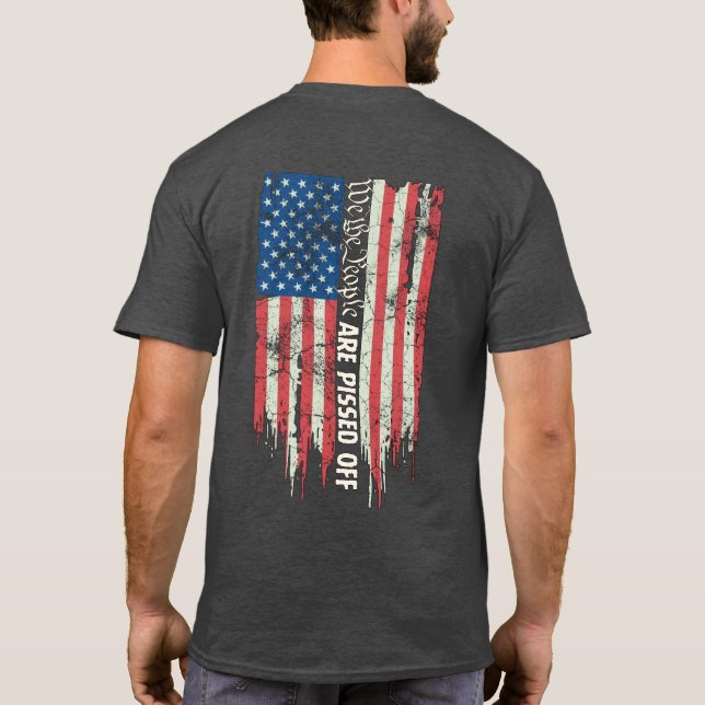 Camiseta La angustiada bandera estadounidense de los hombre (Reverso)