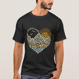 Camiseta La aventura espera amor montañas corazón amante de