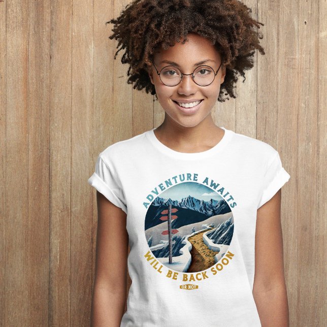 Camiseta La aventura espera el senderismo (Hiking Trail Mountains Adventure Awaits T-Shirt)