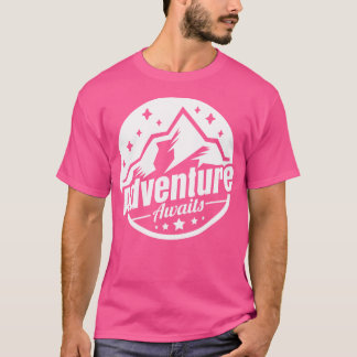 Camiseta La aventura espera la caza de camping en la montañ