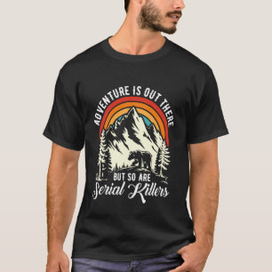 Camiseta La aventura está ahí fuera pero también los asesin