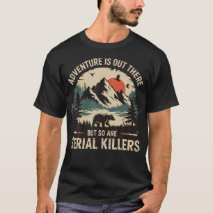 Camiseta La aventura está ahí fuera pero también los asesin