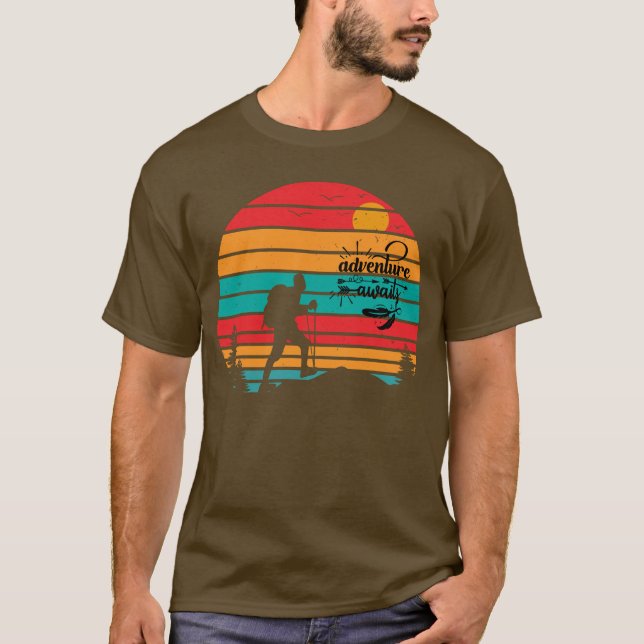 Camiseta La aventura retro del atardecer espera el senderis (Anverso)