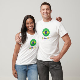 Camiseta la bandera brasileña está en un fútbol | Brasil