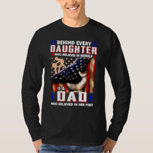 Camiseta La Bandera Estadounidense Detrás De Cada Hija Es L