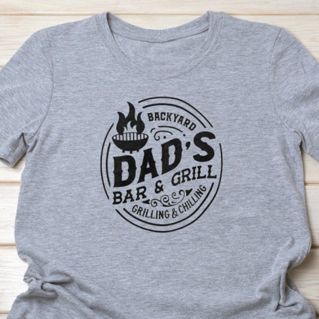 Camiseta La barra y parrilla de papá (Dad’s Bar and Grill shirt )