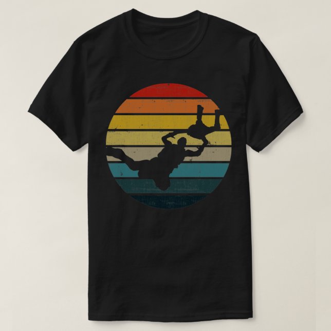 Camiseta La base salta la silueta en un atardecer retro (Diseño del anverso)