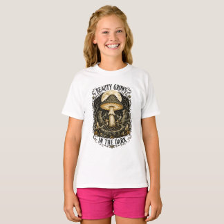 Camiseta La belleza crece en el hongo vintage oscuro