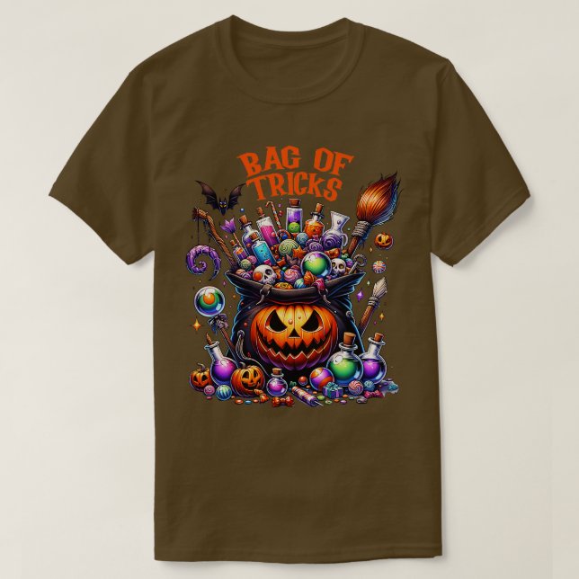 Camiseta La Bolsa De Trucos Es De La Temporada De Halloween (Diseño del anverso)