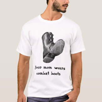 Camiseta la bota, su mamá lleva botas de combate