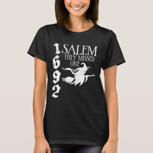 Camiseta La bruja retro Salem 1692 Se Perdieron Un Salón De