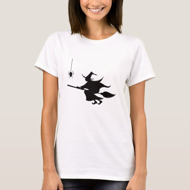 Camiseta La Bruja Volando En El Diseño De Halloween En La E (Anverso)