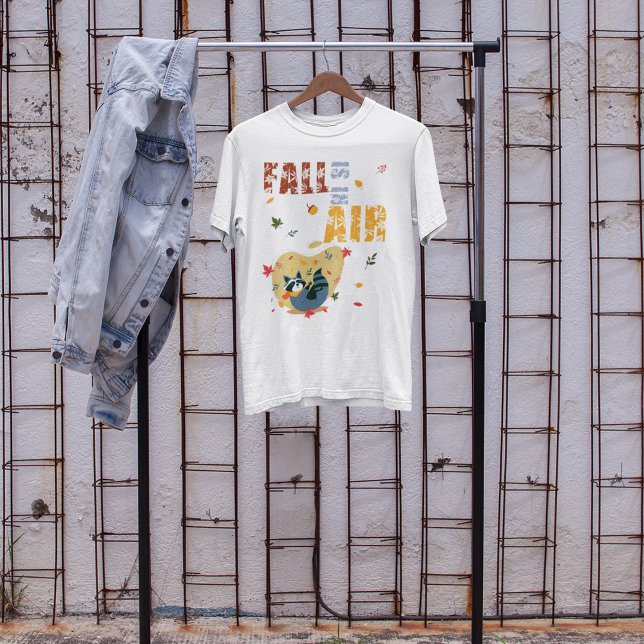 Camiseta La Caída Está En El Aire Con El Raccoon Del Giro (Fall Is In Air With Swinging Raccoon T-Shirt)