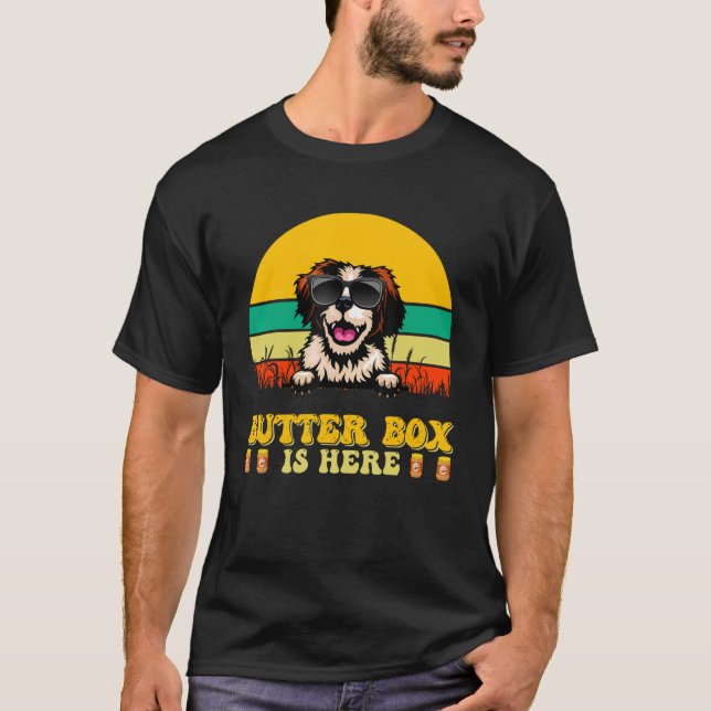 Camiseta La caja de mantequilla de perro de Bretaña está aq (Anverso)