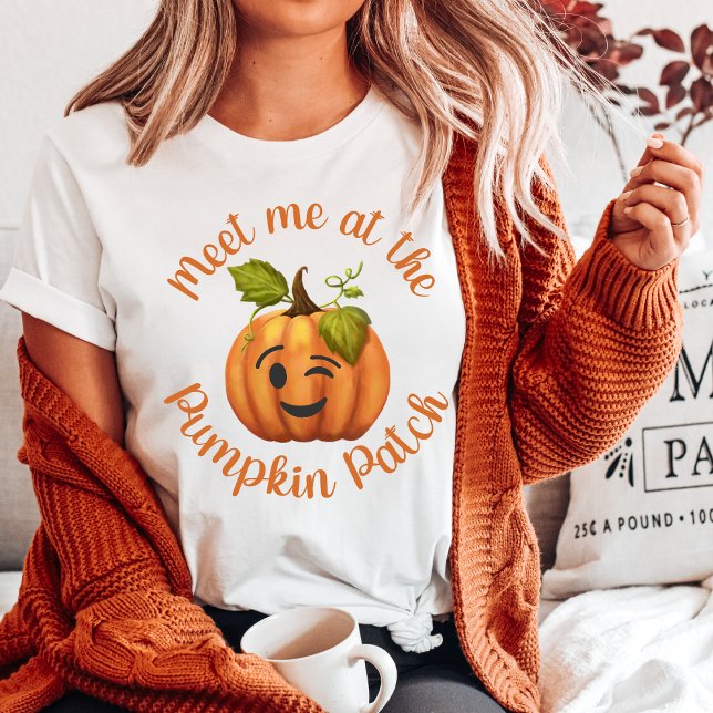 Camiseta La Calabaza De Invierno Me Conoce En El Parche De  (Winking Pumpkin Meet Me At The Pumpkin Patch T-Shirt)