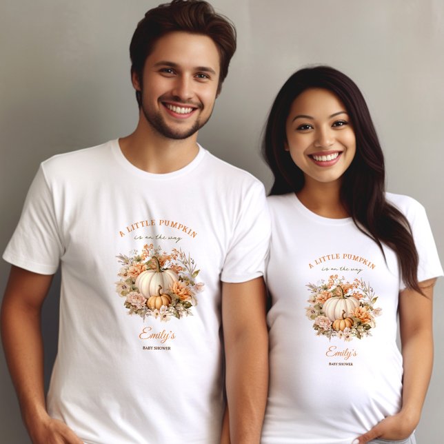 Camiseta La Calabaza Pequeña Está En Camino De Un Baby Show (Little Pumpkin Is On The Way Neutral Baby Shower T-Shirt)
