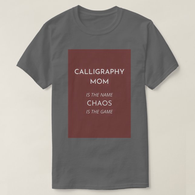 Camiseta La caligrafía divertida MOM es el nombre Caos es l (Diseño del anverso)