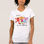 Camiseta La calle Sésamo | Julia, Elmo y Abby bailando<br><div class="desc">Conoce a Julia, una niña dulce y curiosa de 4 años con autismo. El nuevo personaje de Sesame Street está enseñando a los niños y a las familias sobre la aceptación. A Julia le encanta cantar y dibujar, y hace algunas cosas de manera diferente, pero está bien. Elmo y Abby...</div>