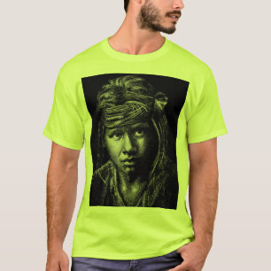 Camiseta La cara de un niño indígena americano más grande