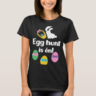 Camiseta La caza de huevos está en la gran liebre de conejo