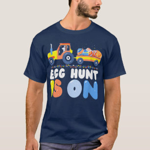 Camiseta La Caza De Huevos Está En Los Camiones De Tractore