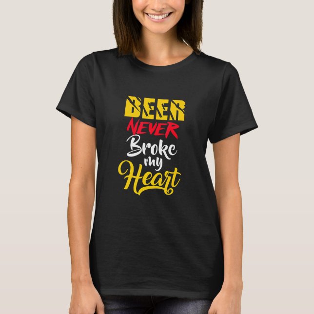 Camiseta La cerveza nunca me rompió el corazón (Anverso)