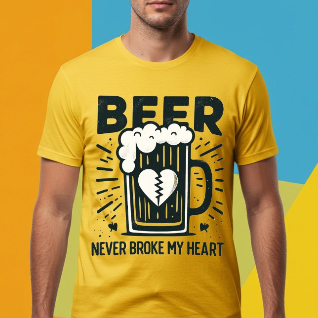 Camiseta La cerveza nunca me rompió el corazón (Subido por el creador)