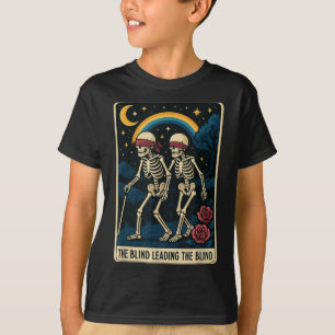 Camiseta La Ciega Que Lleva A La Célula De La Tarjeta Tarot