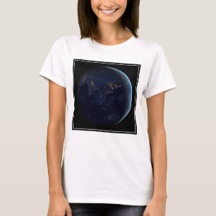 Camiseta La ciudad de la Tierra se ilumina de noche en Asia