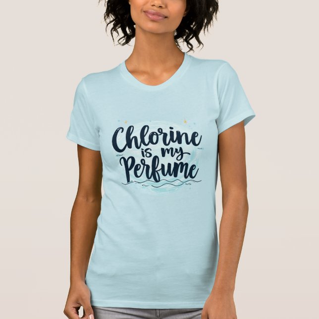Camiseta La Cloro Es Mi Cita Perfume De Natación Graciosa (Anverso)