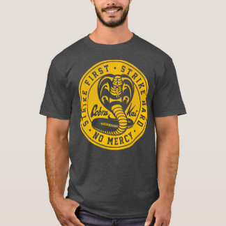 Camiseta La Cobra golpea primero