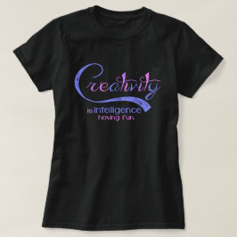 Camiseta La creatividad es inteligencia que tiene oscuridad