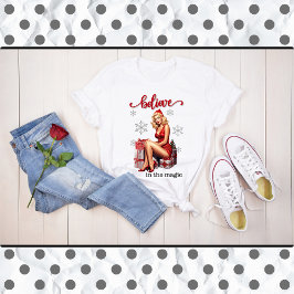 Camiseta La creencia retro en el pinup de los Navidades mág