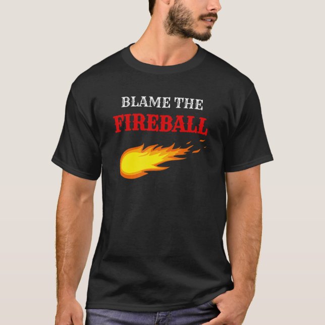 Camiseta La culpa es del Fiesta que bebe una bola de fuego (Anverso)