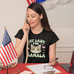 Camiseta La dama de gato apoya con entusiasmo a Kamala