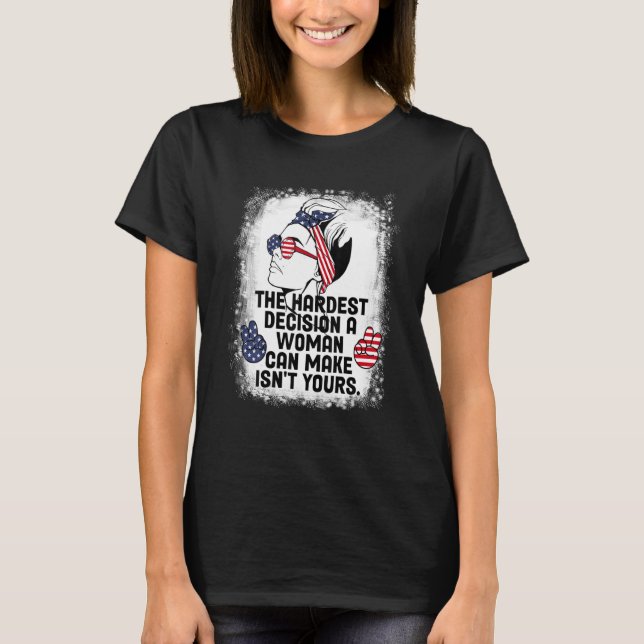 Camiseta La decisión más difícil que una mujer puede tomar  (Anverso)