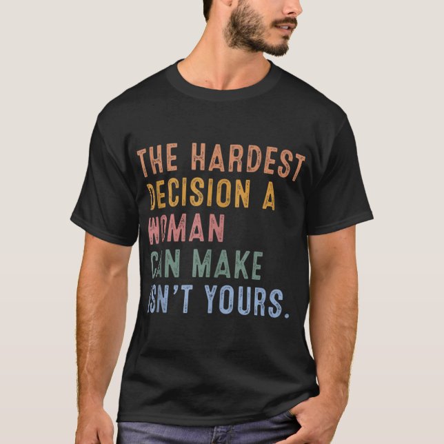 Camiseta La decisión más difícil que una mujer puede tomar  (Anverso)