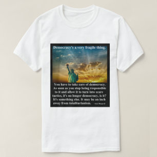 Camiseta La democracia es algo muy frágil.