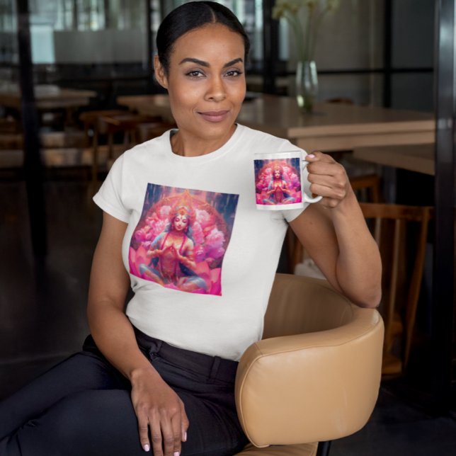 Camiseta La diosa Lakshmi Rosa Lotus en blanco (Woman wearing Goddess Lakshmi Pink Lotus white Tee and Holding matching Mug)