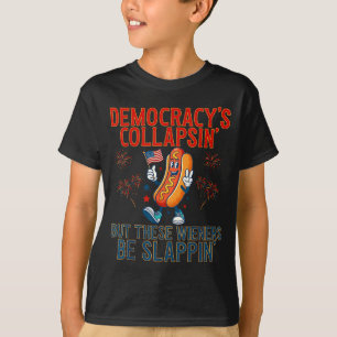 Camiseta La divertida democracia se está derrumbando pero e