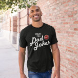 Camiseta La divertida prensa para los Chistes de papá<br><div class="desc">Camiseta de padre divertida con un botón rojo,  y el dicho humorístico "presiona por chistes de papá".</div>