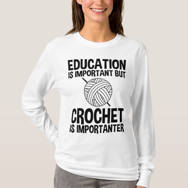 Camiseta La Educación Es Importante, Pero Crochet Es Import (Anverso)