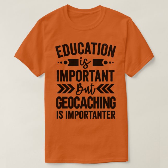 Camiseta La Educación Es Importante, Pero La Geocalización  (Diseño del anverso)