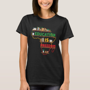 Camiseta La educación es la libertad Mapa de África Estante