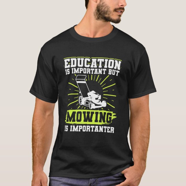 Camiseta La Educación Para La Oleada De Césped Es Important (Anverso)